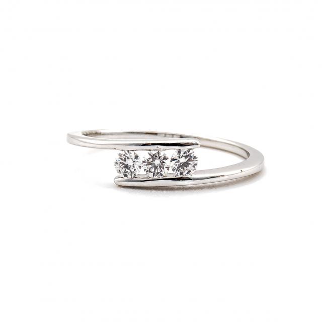 Trinity Sparkle – 18K White Gold Diamond Ring