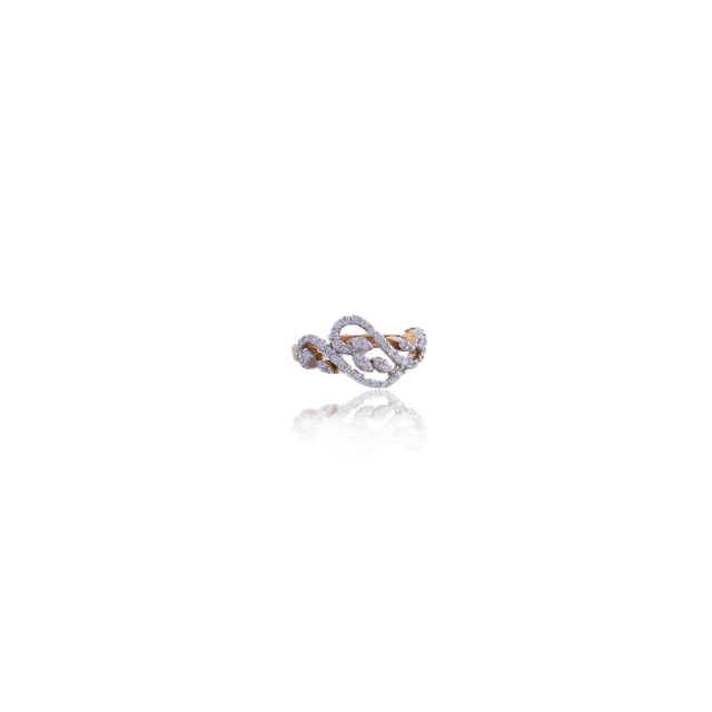 Dazzling Elegance – 18K Gold Diamond Ring