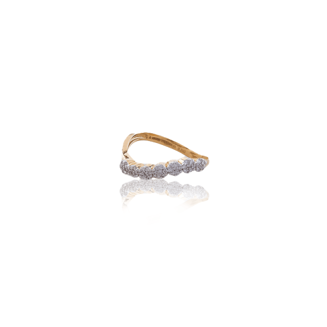 Wave of Elegance – 18K Gold Diamond Ring