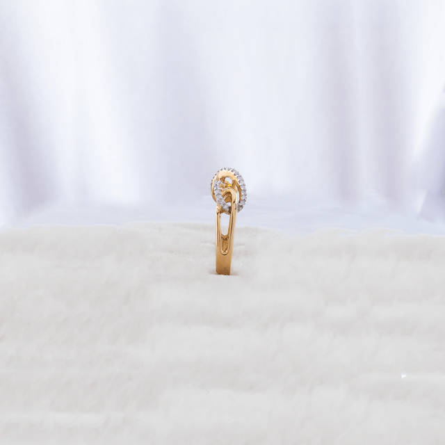 Eternal Embrace | 18K Gold Diamond Infinity Ring